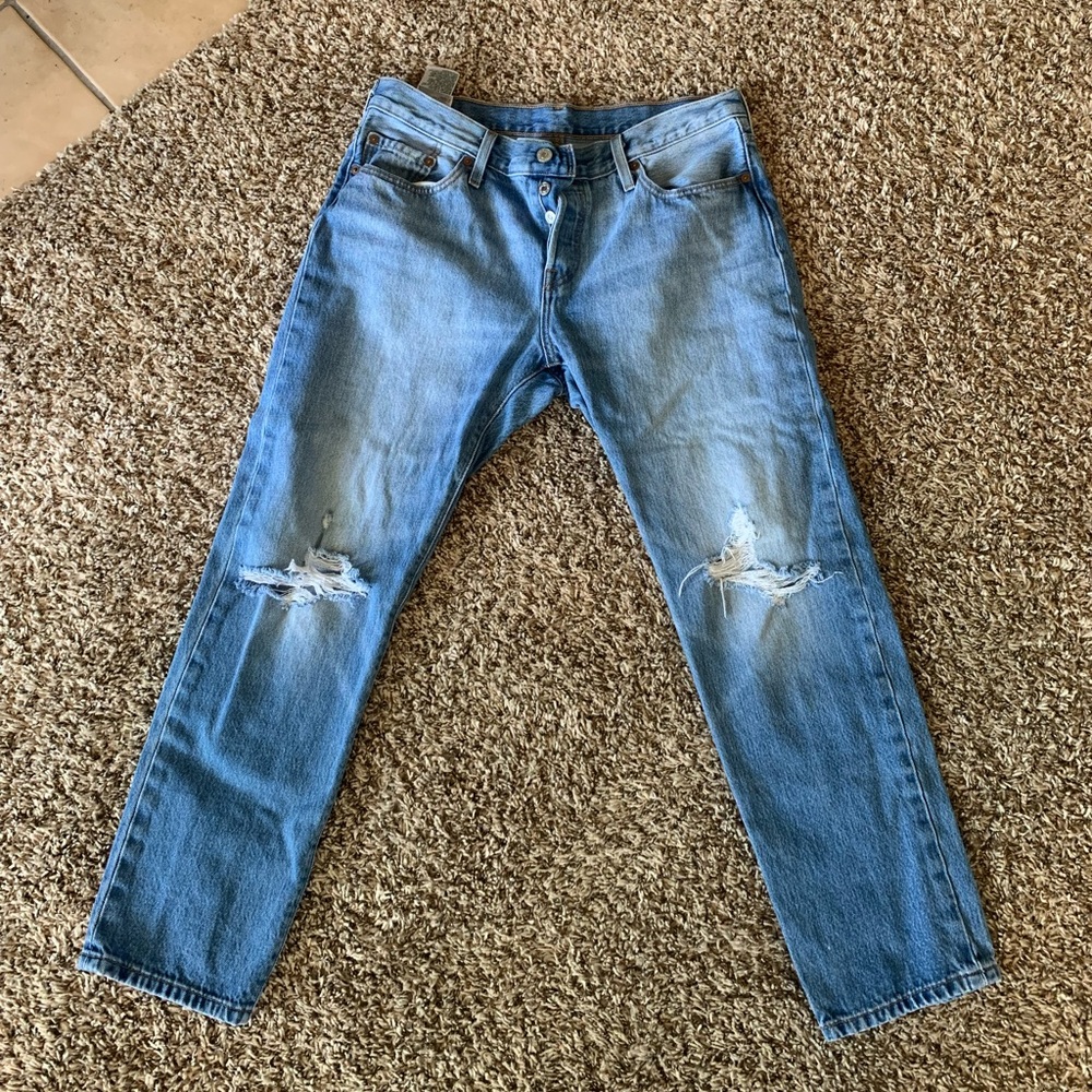 W29 L32 Men’s Levi jeans. Lightly used, perfect condition.